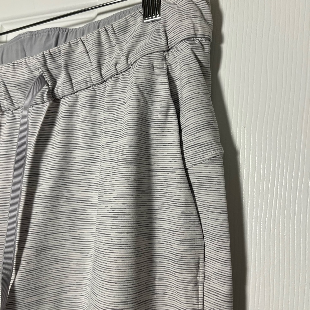 Lululemon On The Fly Pant Wee Are From Space Nimbus Grey Sz 8 EUC - Picture 4 of 8